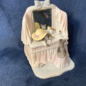 Vintage 1987 Porcelain Kittens and Mice on Vanity Music Box By MANN Japan EUC
